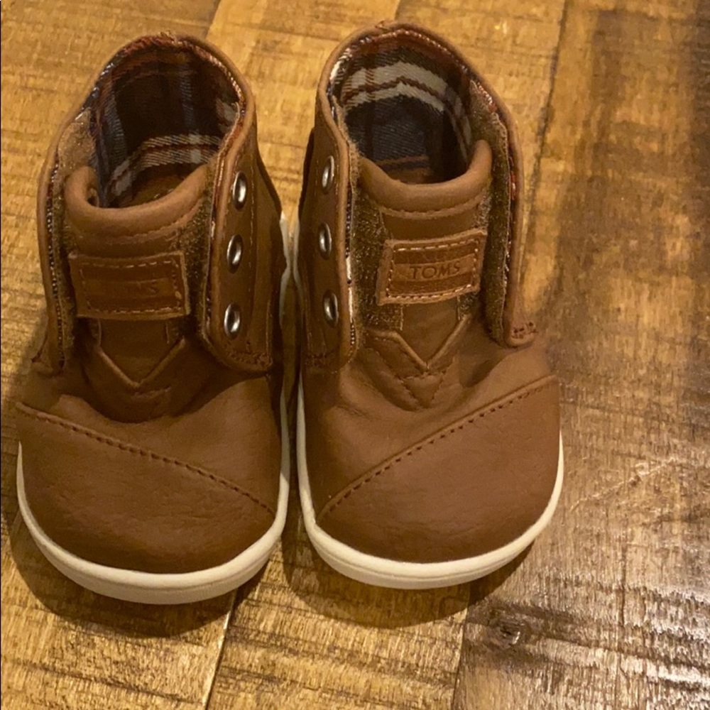 Infant TOMS booties
